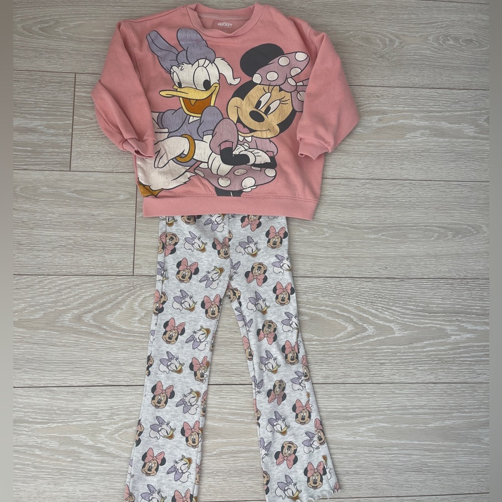 Minnie Mouse sweater set